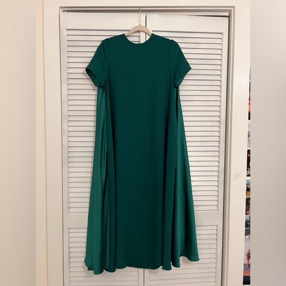 NWT Banana Republic Green Crepe and Satin Flowy Maxi Dress - Picture 2 of 4